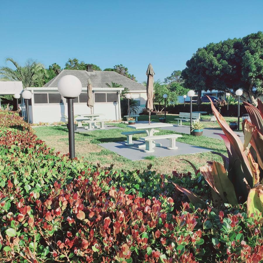 Tropical Palm Motel North Fort Myers Exterior photo